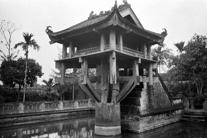 One Pillar Pagoda during French colonial period